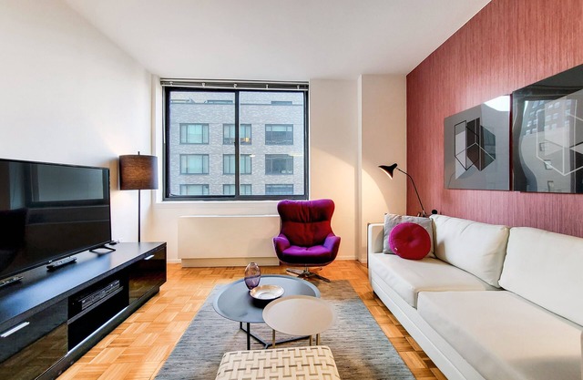 Modern One Bedroom in Charming Brooklyn Heights
