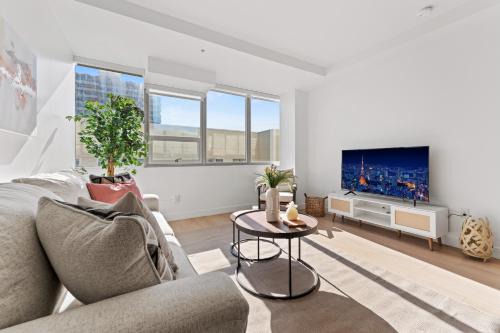 Modern Retreat in Koreatown - Perfect for Your LA Stay!