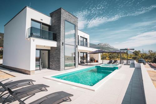 Modern Sea View Villa, Private Pool, Whirlpool, Calm & Beach Near