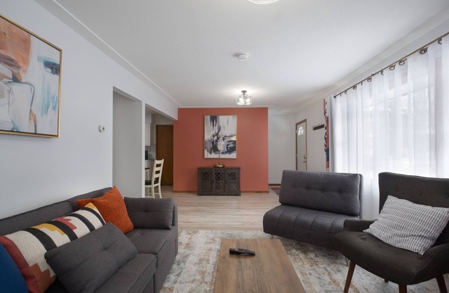 Modern, spacious 3BDR house 15 min to Downtown Minneapolis