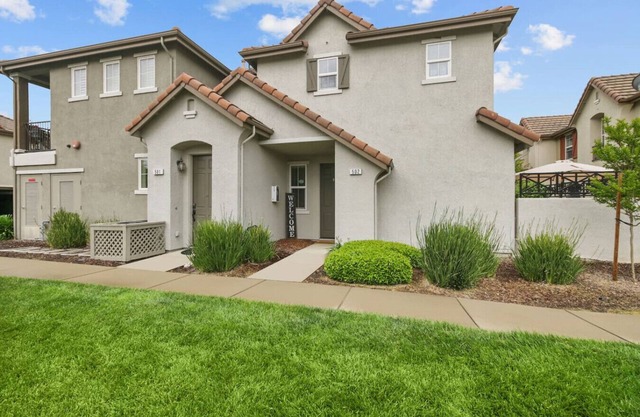 Modern Spacious 3BR 3BA Family Home in Folsom
