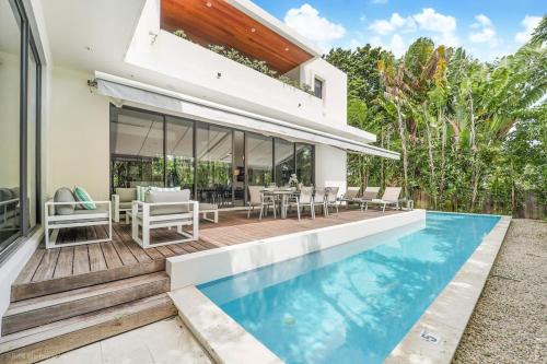 Modern Villa heated Pool gated Island