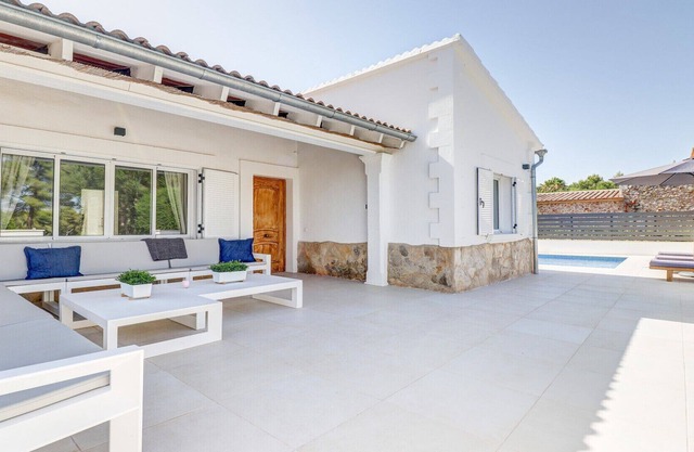 Modern Villa, WiFi, Private pool & garden