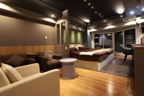 MolinHotels102-札幌市定山渓天然温泉に紅葉シーズン到来-W-beds2&S-beds3