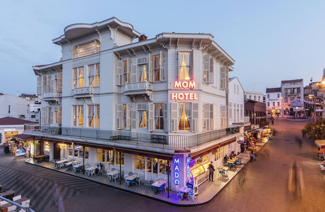 Mom Hotel