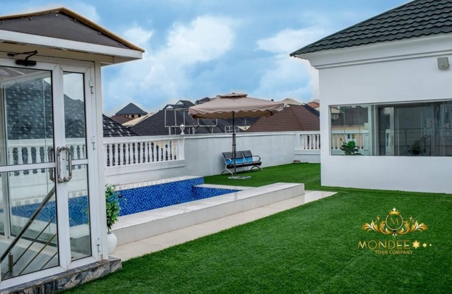 MONDEESTARS LUXURY HOME