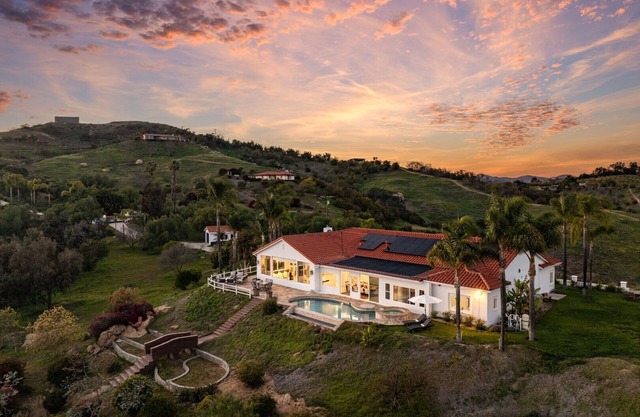 Monserate | Wine Country w Infinity Pool + Views