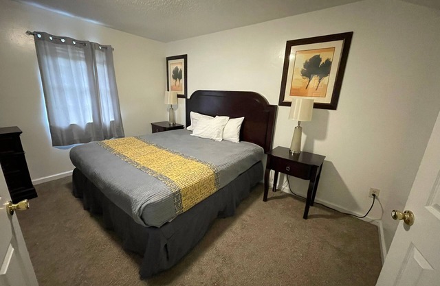 MONTHLY STAYS 10BR Cabin-Style Home – Secluded Compound with abundant parking