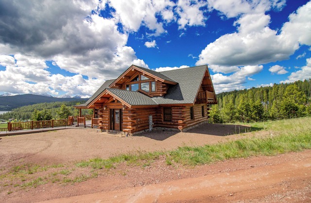 Mountain Getaway w/additional Bunkhouse Apartment!