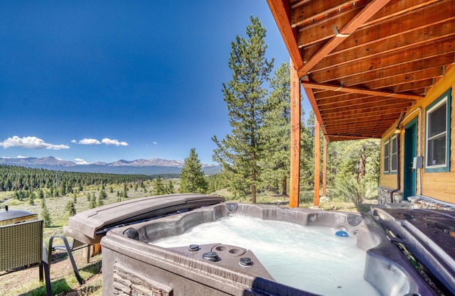 Mountain Majesty-HOT TUB! Minutes to Ski Cooper-Private fishing out your door!