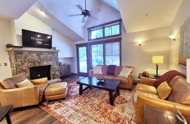 Mountain Thunder Fresh Tracks Condo Ski-In Pools Hot Tubs Walk to Main St