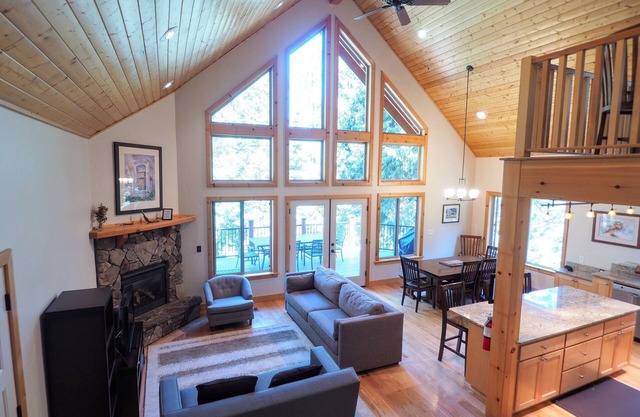 Mountain getaway with WI-FI, A/C, Park Reservations Included