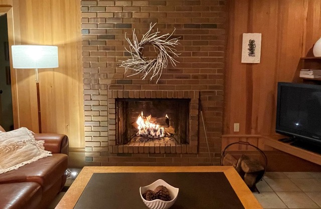 Mountain, Valley, Forest Views from your Private Hot Tub, Close to Hiking Trails