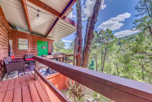Mountain-View Cabin with Hot Tub in Ruidoso!