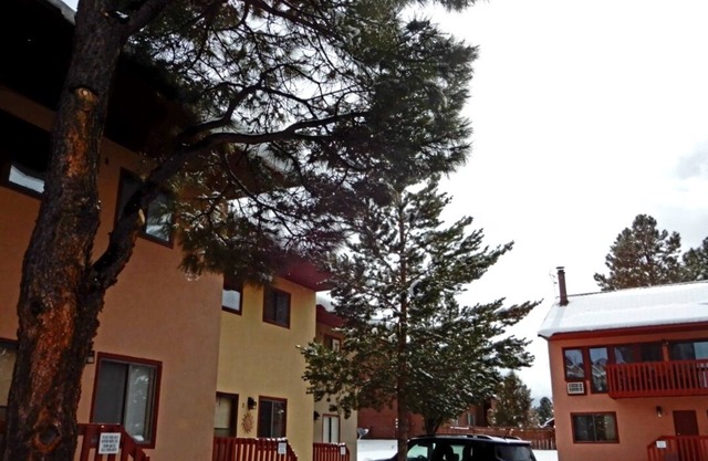 Mountain views, 30 minutes to Wolf Creek, close to restaurants, pubs and shops.