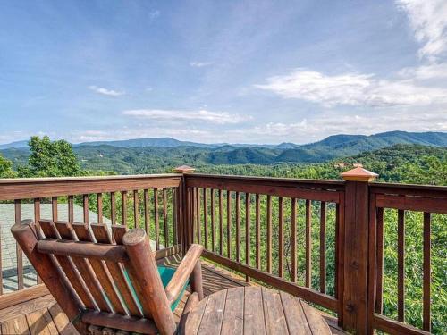 Mountain Views-Hottub-Parking-WiFi-Parking-BBQ