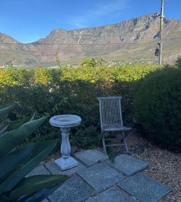 Mountain Views in the Heart of Tamboerskloof