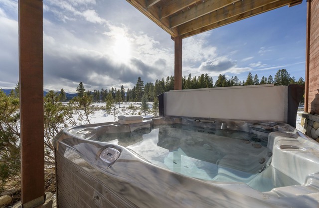 Mountain Views w/Hot Tub