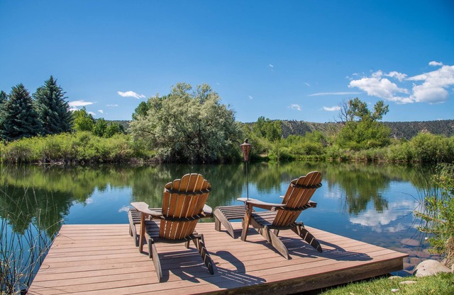 Mtn Home on Pond w/Mt. Sopris Views, outdoor spaces, BBQ, 25 Mi. to Aspen