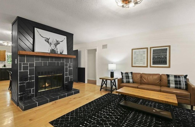 Mtn Oasis! HotTub! Pets Approved! 5min to Ski!