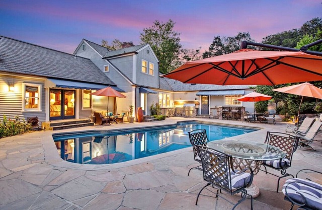 MTV Cribs, Live like a rock star.