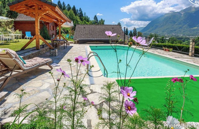 MY CABIN IN CANADA - MONTHION