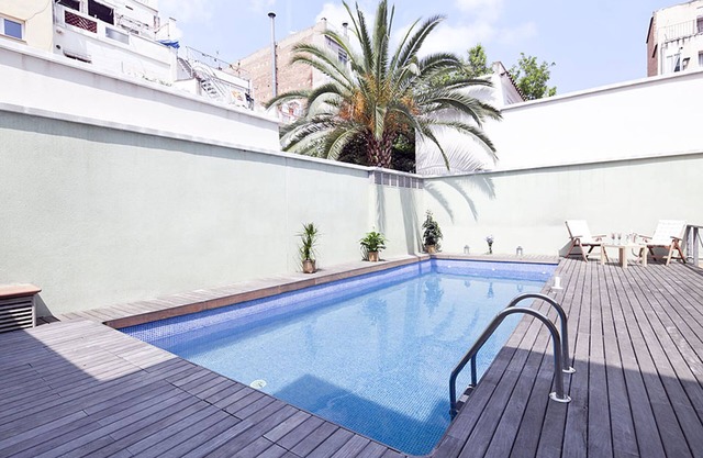 My Space Barcelona 6 Apart. in Gràcia has 40 people with pool and terrace