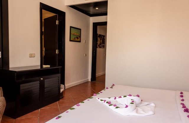 Nama bay palm resort