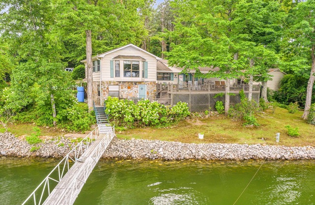 Nana's Lakehouse: 3 BR, 3 BA House in Jasper, Sleeps 10