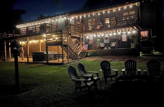 Nashville Riverfront Retreat-with Hot Tub.