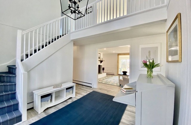 NEAR BEACH, AIR CONDITIONED, 6 BEDROOMS, SLEEPS 9, 3.5 BATHS FERRY TICKETS AVAIL