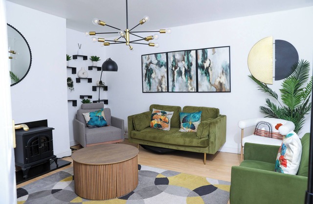 nEntire 3Bed in Greater Manchester| Fast Wi-Fi, Garden & Free Parking.