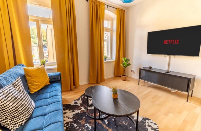 *NEU* 2 Zi, offene Küche, Balkon