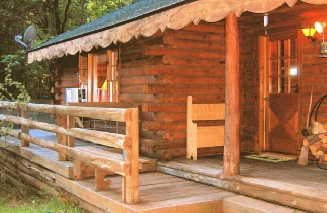 Nevada City Retreats: Mama Bear's Cabin.