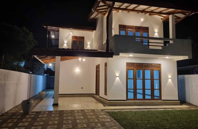 New 5 bed room villa