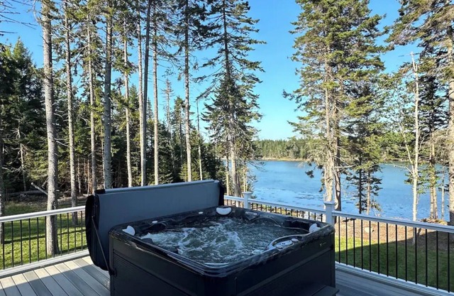 New Build 2023 Waterfront Home near Acadia with Hot Tub