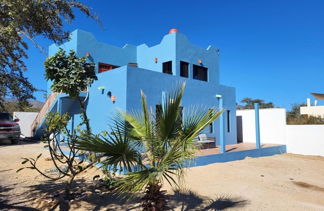 New build gated home centrally located in La Ventana! 5 minute walk to the beach