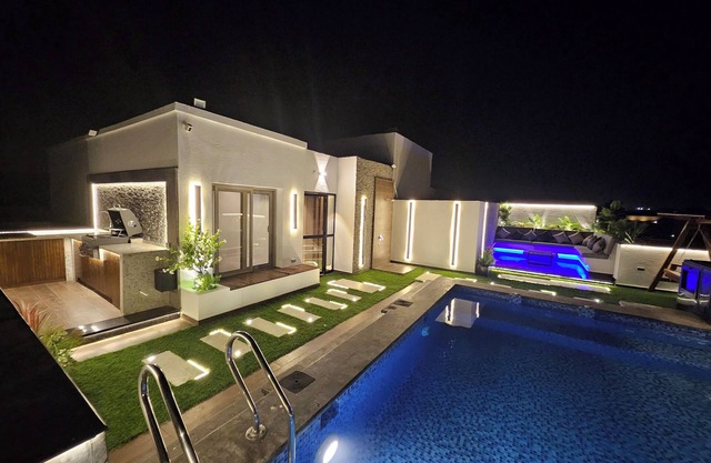 New Cairo's Poolside Oasis