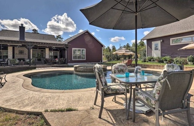 NEW! Charming 2BD/2BA Home with a Beautiful Heated Jacuzzi and Pool!