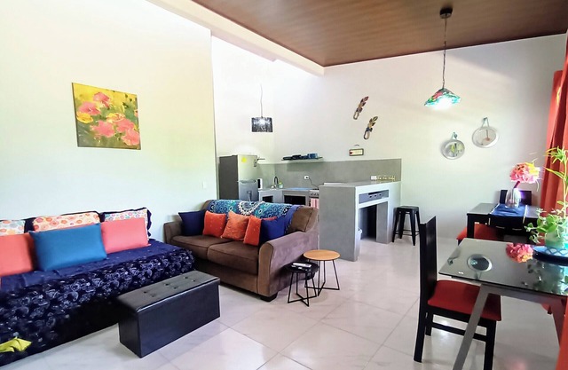 New Duplex Sleeps 6-5 Mins to Dominical Beach-30 Mins to Marino Ballena N. Park