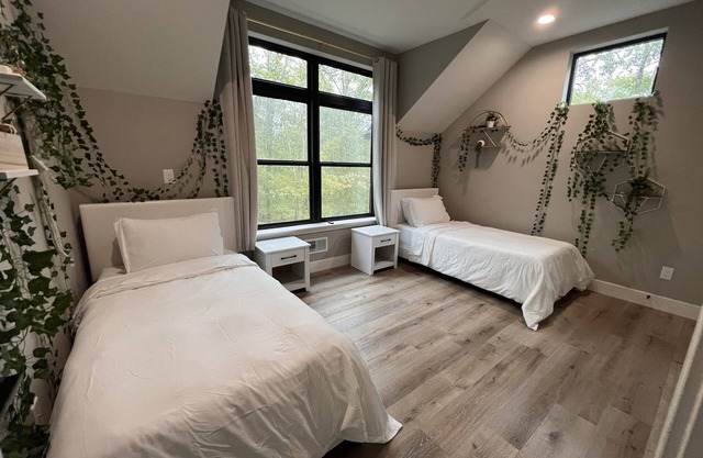 New, elegant and cozy home at Masthope Mountain