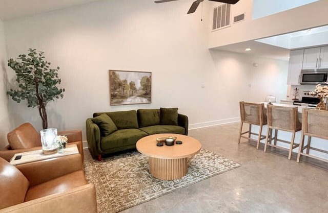 NEW Festival House KING Bed Luxe Amenities 70" TV