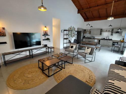 New house, with swimming pool 5 min from the beach on foot!