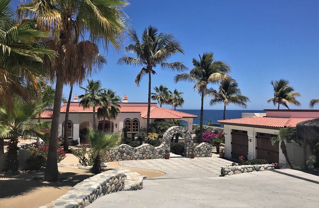 New Listing! Beautiful Oceanfront Villa- Just N of Los Barriles- Sleeps 6+