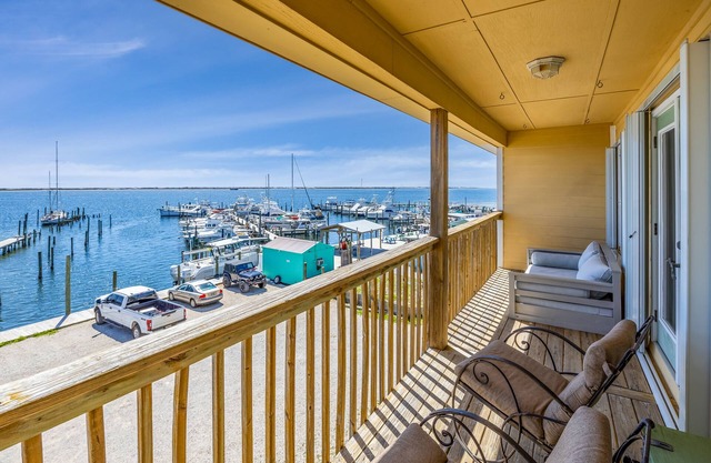 New Listing! Blue Views - Beautiful Waterfront Townhome At Southwind Marina