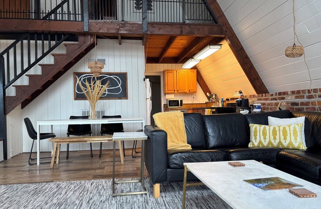 New Listing! - Charming 3-Bedroom Lakefront Cottage on Hyco Lake