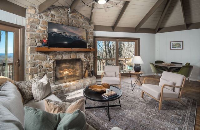 NEW Listing! Stunning Sunset Views, 1 Mile to Resort + Fire Pitn1 King+1 Queen