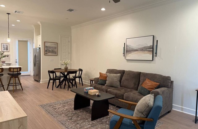 New/Modern 3B/2.5Bt Townhome in the Heart of Town