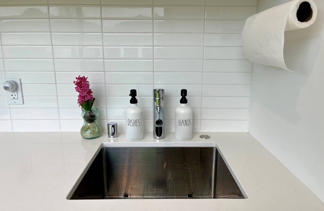 New modern cottage in the heart of Sonoma Valley