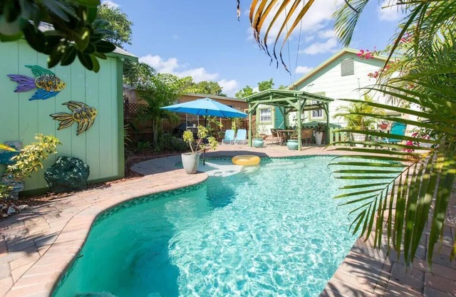 NEW:Papa Joe's Beach Cottage Walk to the beach or downtown!